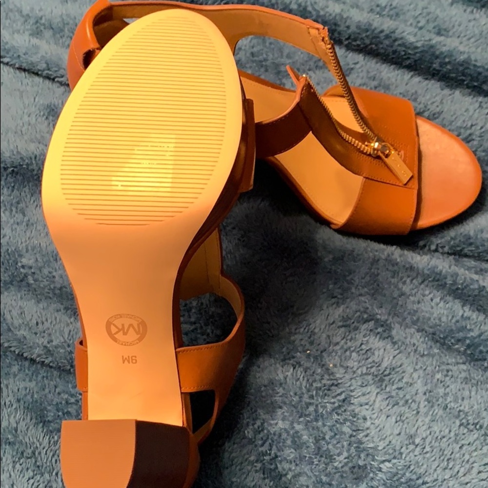 MIchael Kors size 9